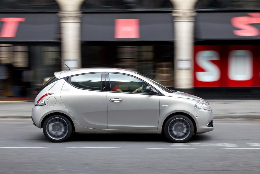  Chrysler Ypsilon 2011 года  (фото 42 из 50)